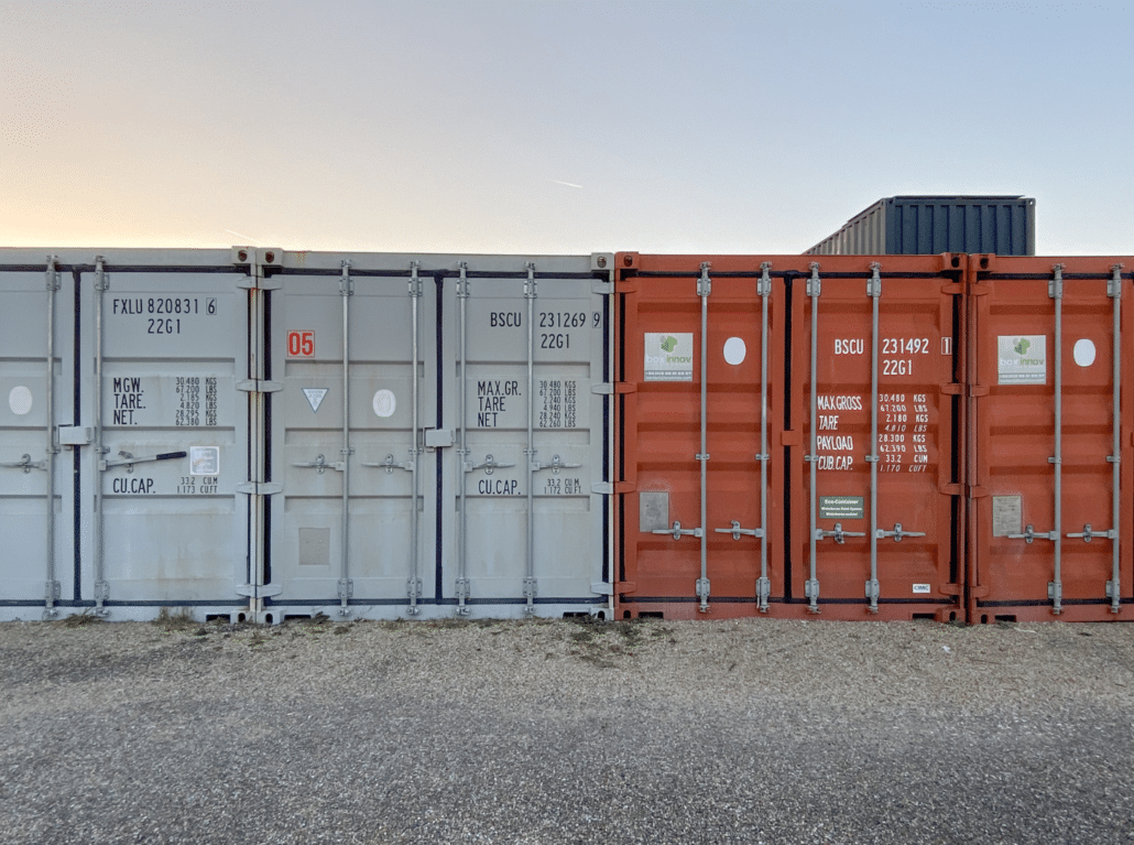 containers de plusieurs couleurs pour stockage